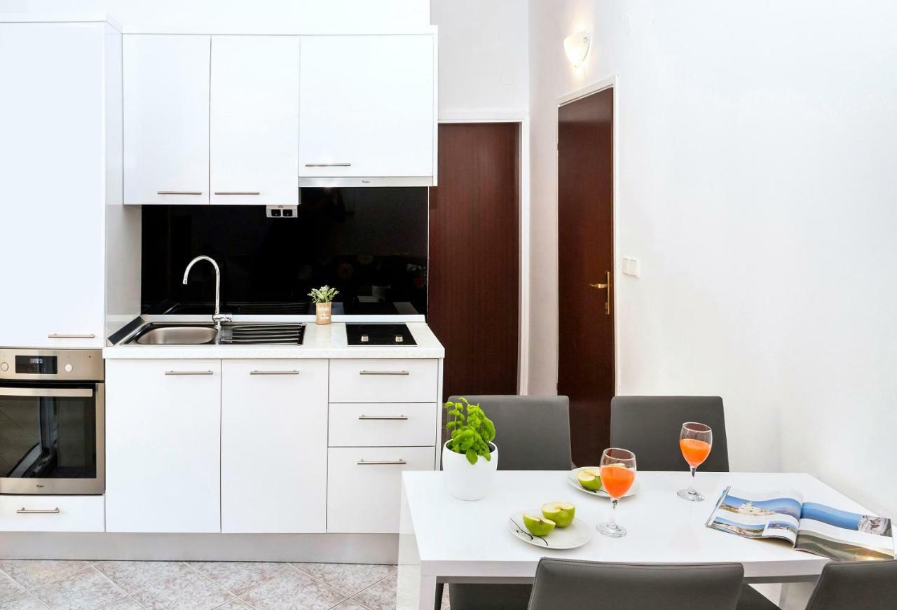 Apartmani Lucica Mimice Εξωτερικό φωτογραφία